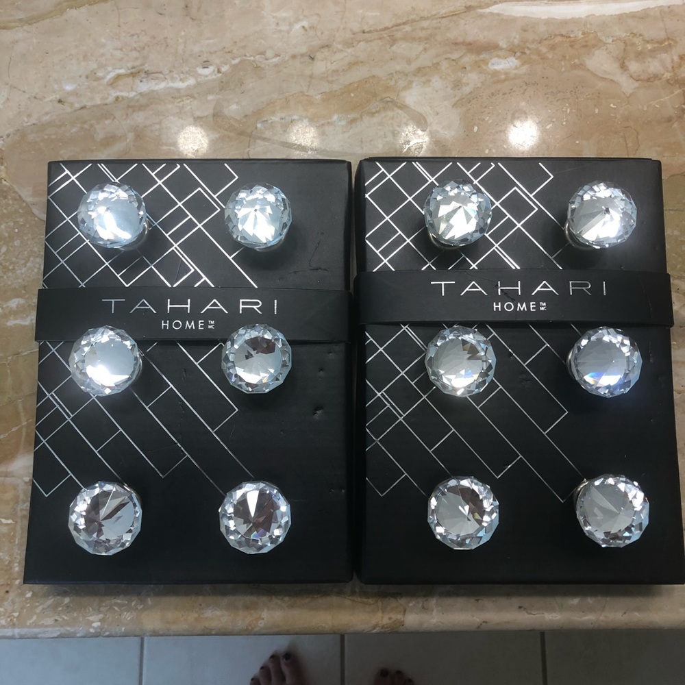 Crystal knobs